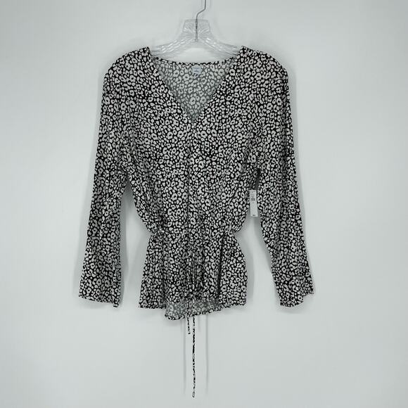 Old Navy Long Sleeve Animal Print Faux Wrap Top Medium - Picture 3 of 7